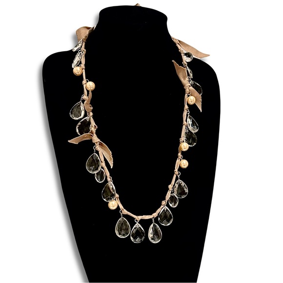 ANN TAYLOR LOFT Crystal & Pearl Adjustable Everyday Bow Tie Necklace | NWT - Picture 1 of 7